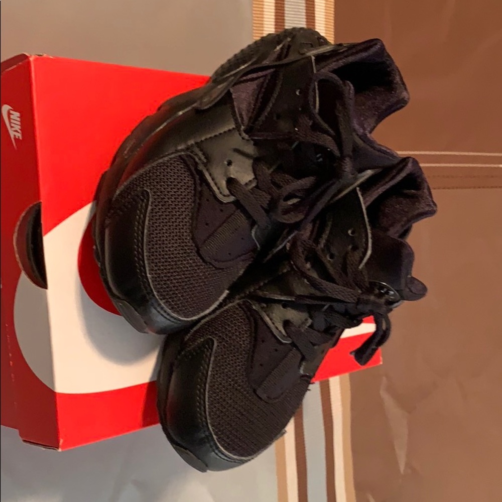 Boys Nike Huarache